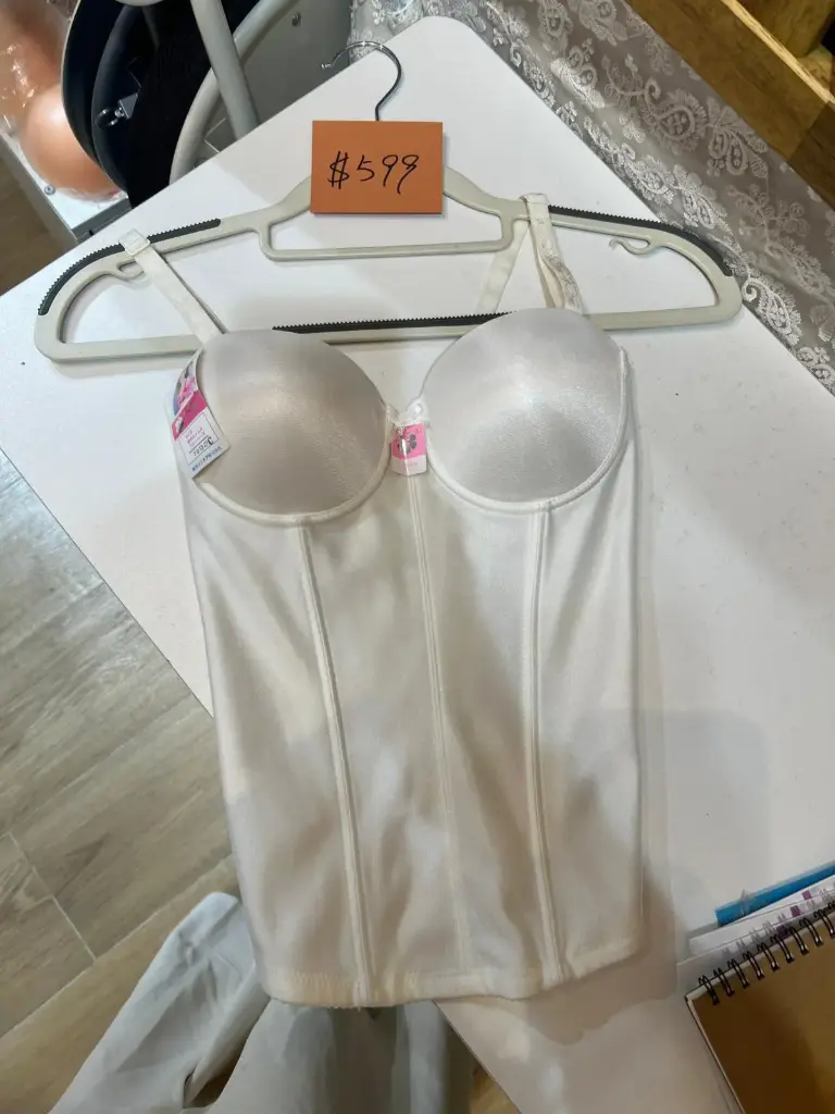 純白光澤束身内衣