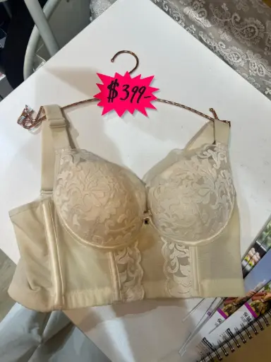 米色雕花吊飾内衣